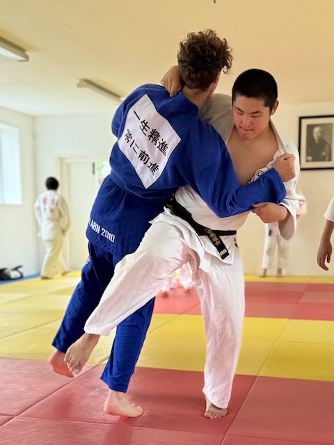 children from scotland and japan training together